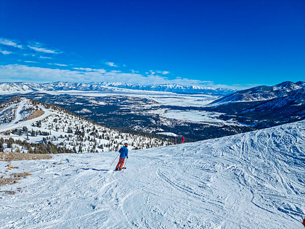 Overlook over Mammoth mountain, California, USA