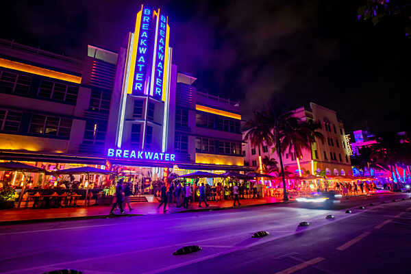 Miami nightlife on Ocean Drive