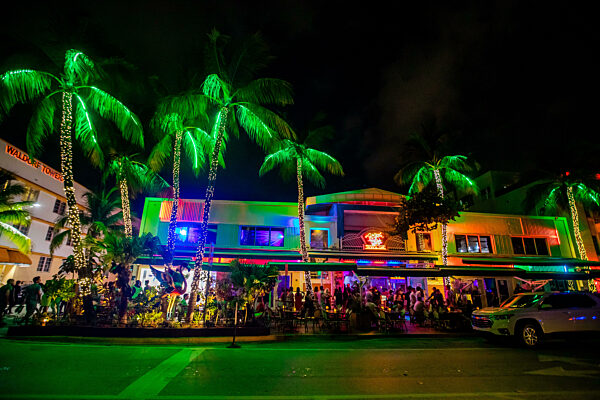 Miami nightlife on Ocean Drive