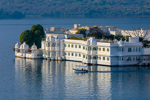 Dawn at the Lake Palace, Lake Pichola, Udaipur, Rajasthan, India, South Asia.