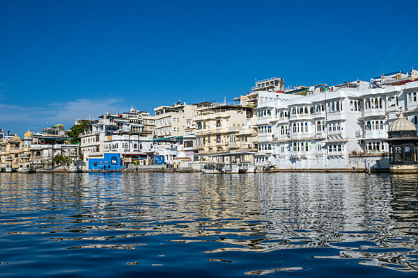 Old city on Lake Pichola, Udaipur, Rajasthan, India