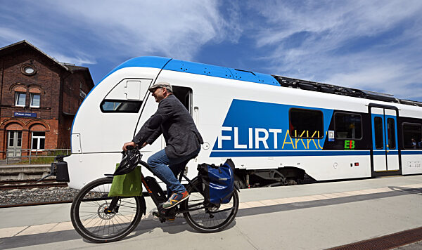 Batteriebetriebener Zug der Erfurter Bahn