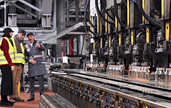 Behälterglashersteller Wiegand-Glas