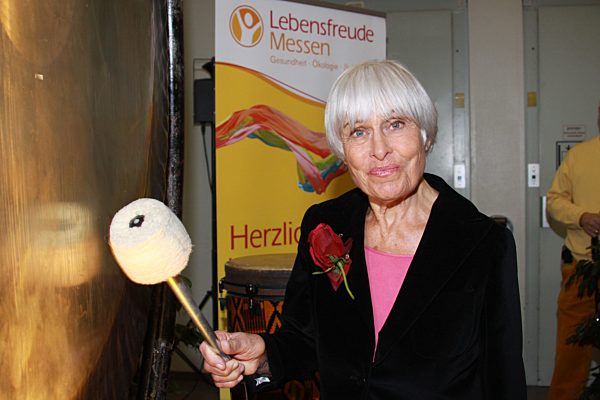Barbara Ruetting eröffnet die Lebensfreude Messe