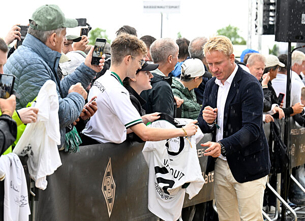 Mönchengladbach - 125-Jahr-Feier mit Denkmalenthüllung