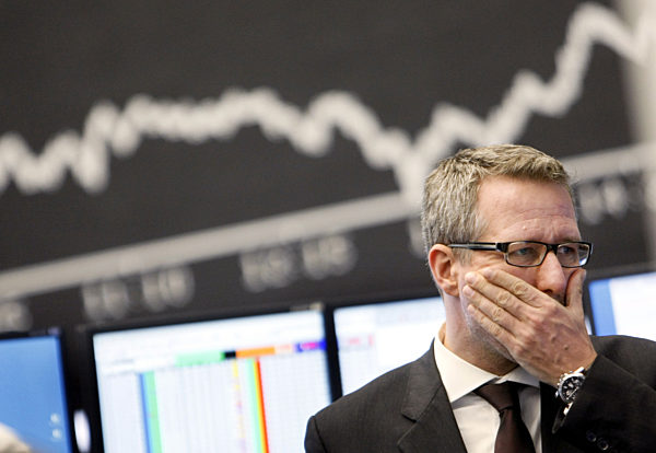 The German stock index (DAX) falls below 6000 points.