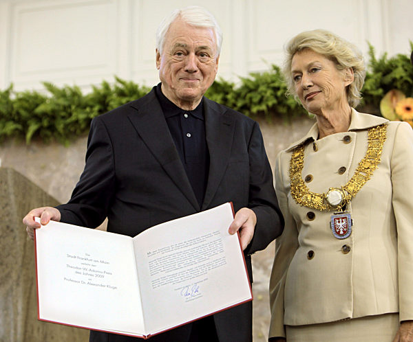 Der Regisseur und Autor Alexander Kluge steht am Freitag (11.09...