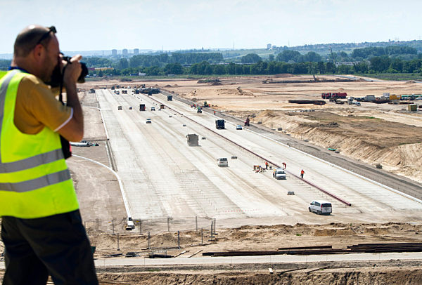 Fraport beginnt Betonierung neuer Landebahn