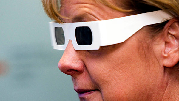 Bundeskanzlerin Merkel besucht "Material Research Center"