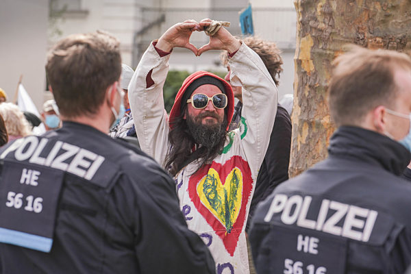 Coronavirus - Demonstrationen in Wiesbaden