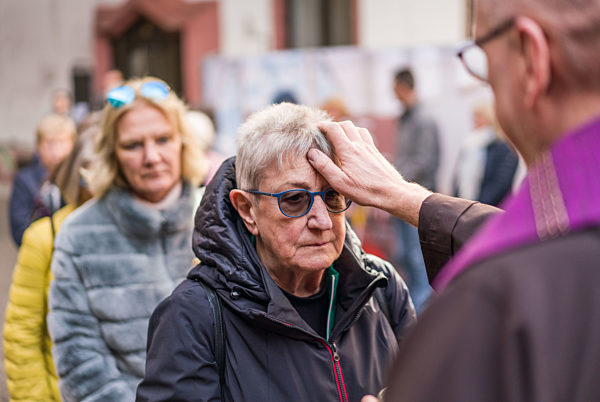 Aschenkreuz "to go" in Frankfurt