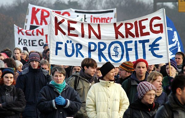 Demonstration gegen drohenden Irak-Krieg