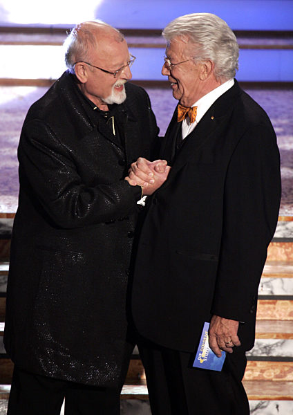 Schlagerstar Roger Whittaker (l) wird am Samstagabend (16.09...