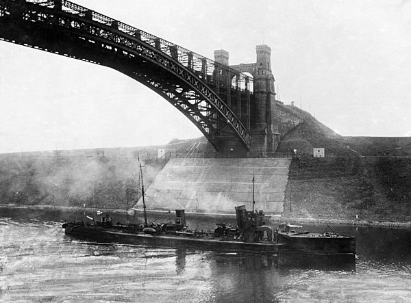 Torpedoboot V 1 im Kaiser-Wilhelm-Kanal