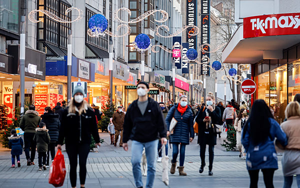 Maskenpflicht in der Bochumer Innenstadt in Zeiten der Coronakrise zur Vorweihnachtszeit, Bochum, Nordrhein-Westfalen, Deutschland
