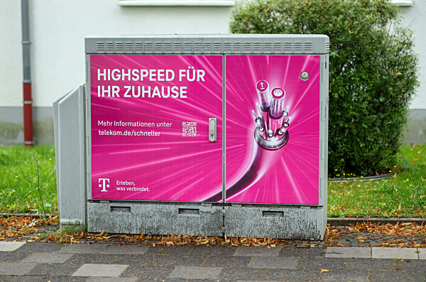 Telekom Verteilerkasten fuer schnelles Internet, Bottrop, Nordrhein-Westfalen, Deutschland