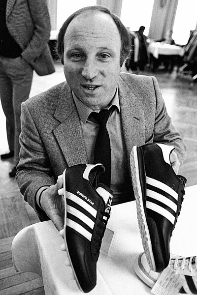 Uwe Seeler als Adidas Repräsentant (Vertreter) -hier am 10.03.1980 beim NFV in Barsinghausen.