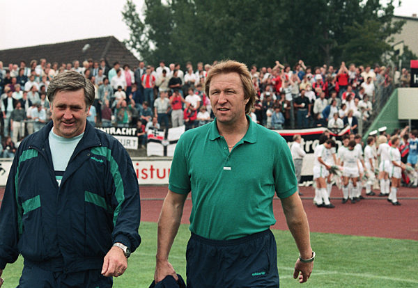 Fußball - DFB-Pokal - 1988/89 - VfL Wolfsburg - Eintracht Frankfurt 1:1 n.V.