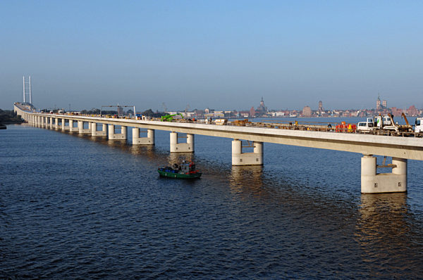 Rügenbrücke vor der Fertigstellung