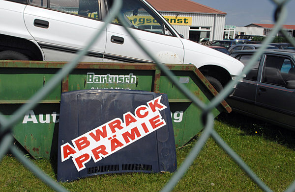 Auf dem Hof eines Abschlepp- und Bergungsdienstes in Wolgast...