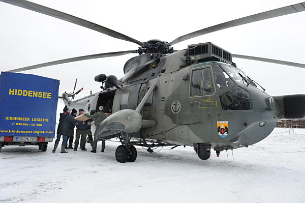 Marinehubschrauber fliegen nach Hiddensee