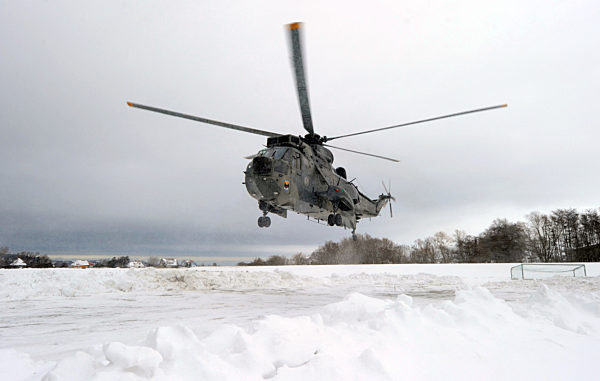 Marinehubschrauber fliegen nach Hiddensee