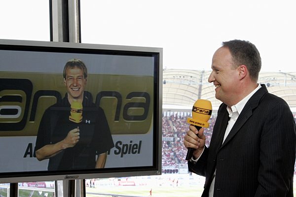 Fußball: Jürgen Klinsmann und Oliver Welke bei arena TV