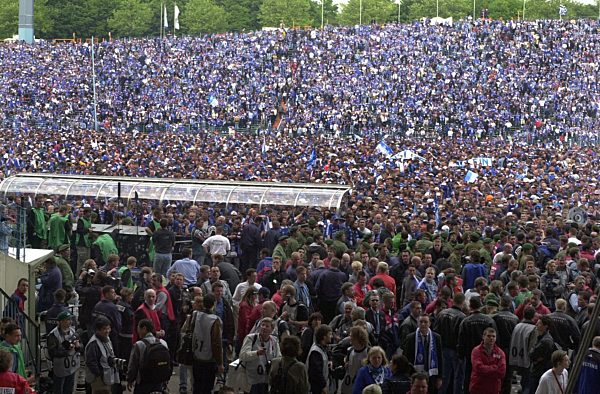 Fußball: Schock bei den Schalke-Fans: Titel verloren
