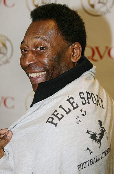 Fußballlegende Pelé lacht am Freitag (27.07...