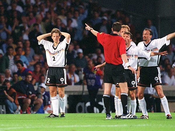 Fußball-WM: Protest nach Rot für Christian Wörns