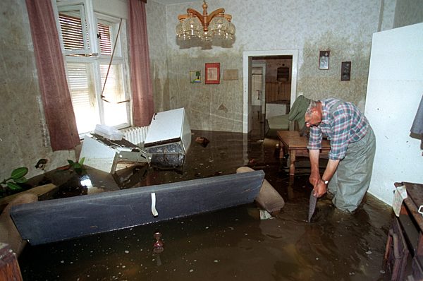 Hochwasser: Bewohner kehren in ihre Häuser zurück