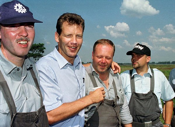 Henry Maske besucht Hochwassergebiet an der Oder