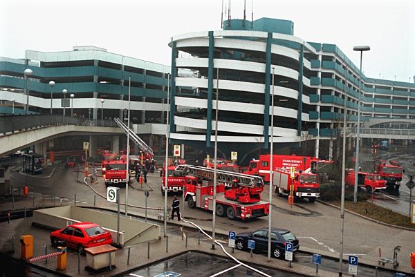 Nach Brand: Rhein-Ruhr-Flughafen soll 20 Mio DM bezahlen