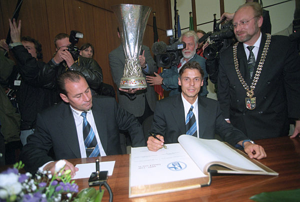 Schalke 04 wins UEFA-Cup 1997
