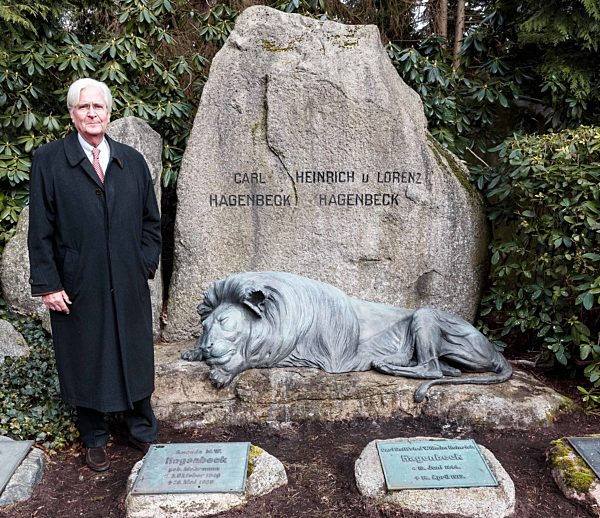Neuer Bronzelöwe auf der Grabstätte von Carl Hagenbeck