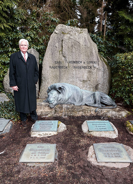 Neuer Bronzelöwe auf der Grabstätte von Carl Hagenbeck