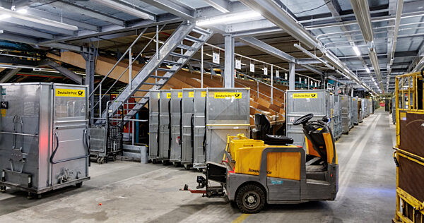 DHL Paketzentrum Neumünster nimmt Sortieranlage in Betrieb