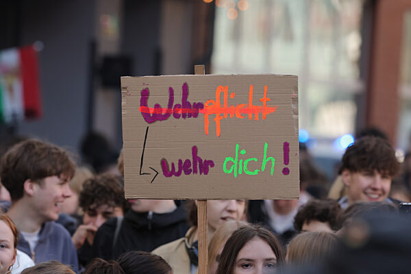 Bundesweiter Schulstreik gegen Wehrpflicht - Jena