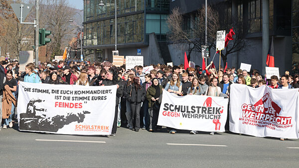 Bundesweiter Schulstreik gegen Wehrpflicht - Jena