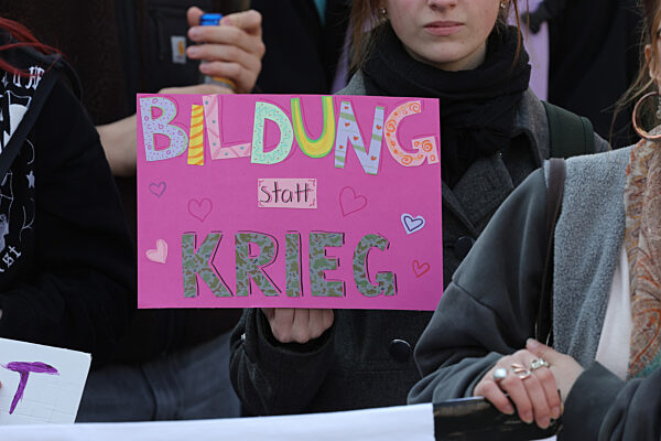 Bundesweiter Schulstreik gegen Wehrpflicht - Jena