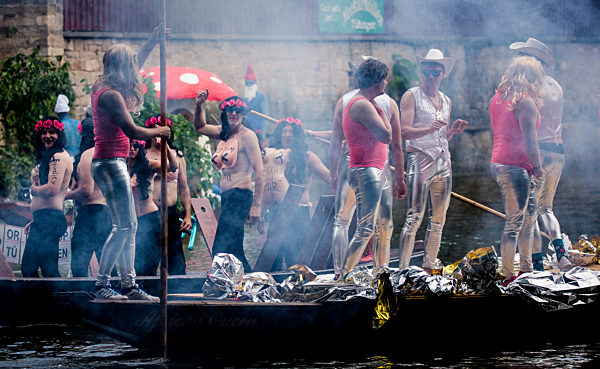 Stocherkahnrennen auf dem Neckar