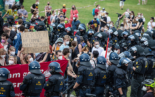 «Querdenker»-Demonstration in Karlsruhe