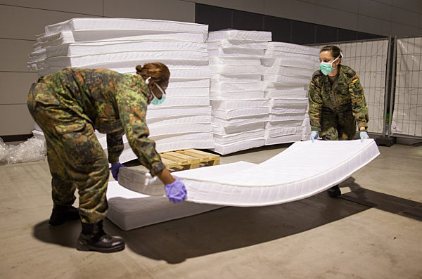 Bundeswehr hilft beim Aufbau von Flüchtlingsunterkünften