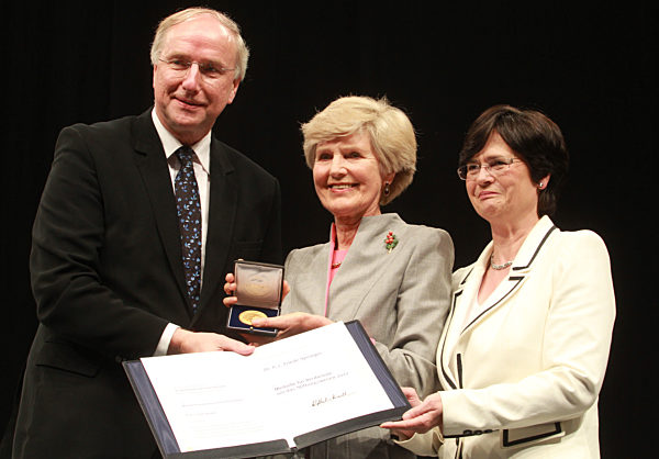 Medaille für Friede Springer