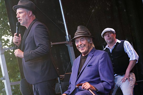 Mit seinem Programm Marc MarshallÕs Welt der Musik, machte der Top-Musiker Halt auf der Buehne im Autokino. Mit dabei Bruder Pascal und Vater Tony