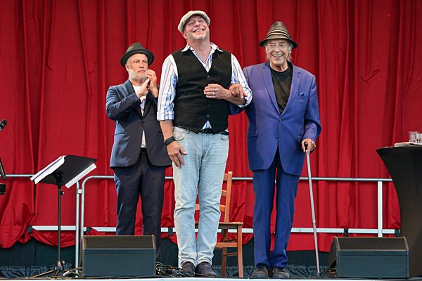 Mit seinem Programm Marc MarshallÕs Welt der Musik, machte der Top-Musiker Halt auf der Buehne im Autokino. Mit dabei Bruder Pascal und Vater Tony