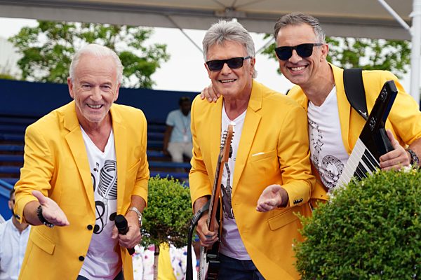 ARD Unterhaltungsshow Immer wieder Sonntags ( IWS ) - Staffel 2. Live aus der Europapark Arena.