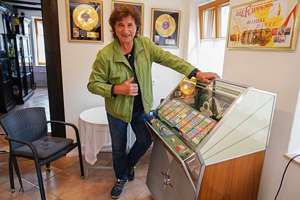 EXCLUSIVE -  Spaziergang durch Knittlingen und Besuch im Museum der Flippers.