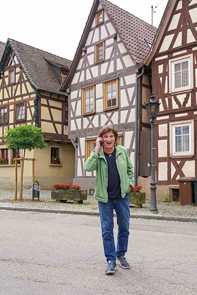 EXCLUSIVE -  Spaziergang durch Knittlingen und Besuch im Museum der Flippers.