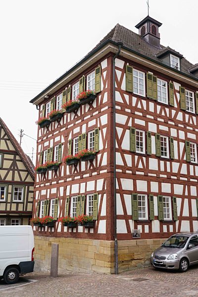 EXCLUSIVE -  Spaziergang durch Knittlingen und Besuch im Museum der Flippers.